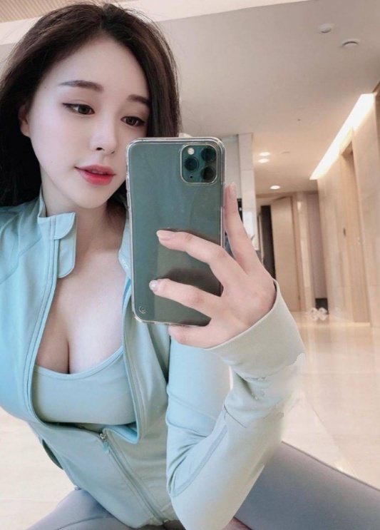 长发冷艳美女模特超诱人