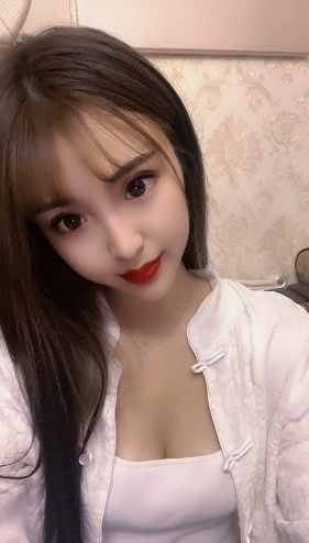 小嫩妹性格温柔，皮肤白皙，深喉无敌