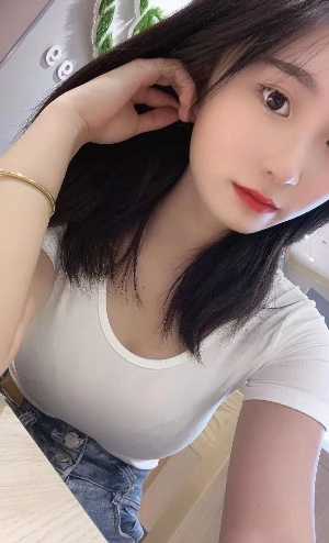 叫声淫荡的三点粉嫩妹子