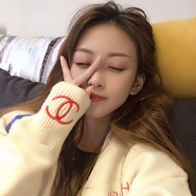 皮肤光滑、温柔如水的性感妹子