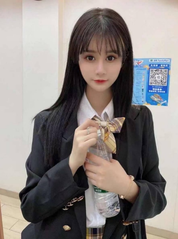 宝儿小高端不虚此行，年轻，屄嫩水多