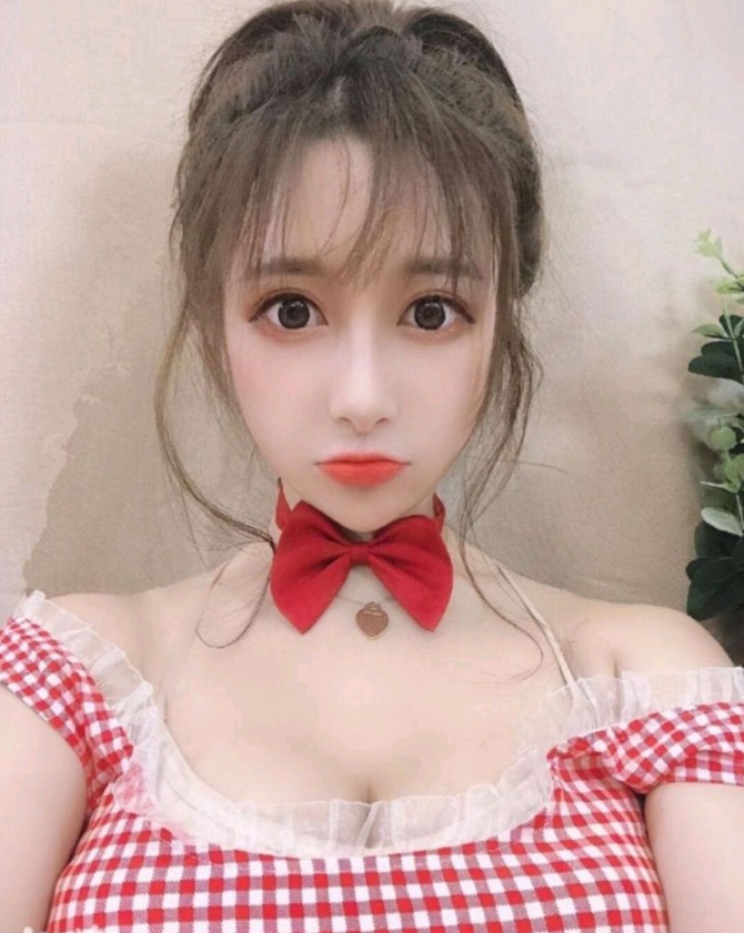 乖巧热情，超配合的大胸美女