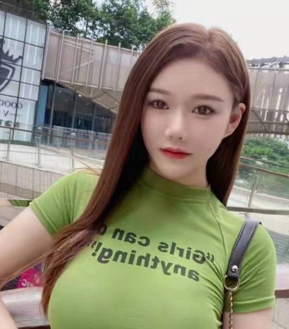 很有女人味的丰满妹子