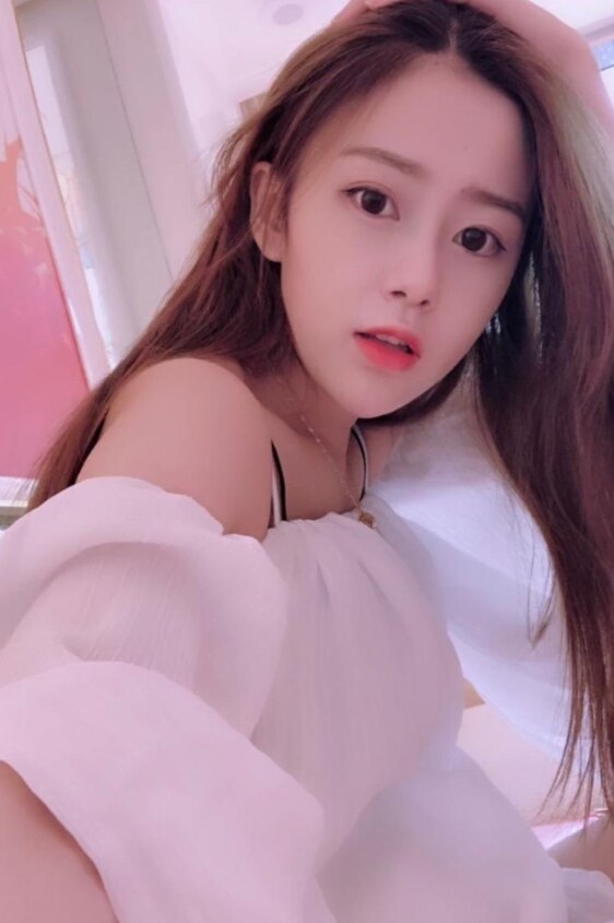 刚毕业的兼职妹子，非常嫩