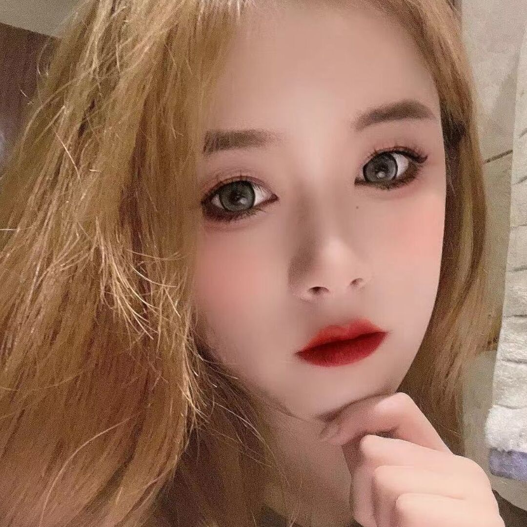 妹子胸大很性感