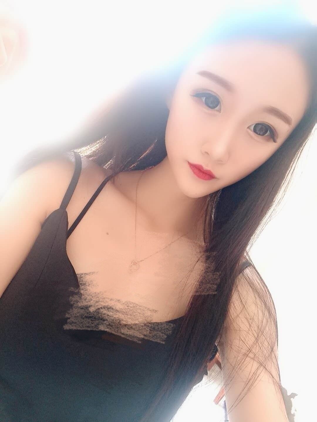 长得很棒的耐看型小妹，床上很风骚