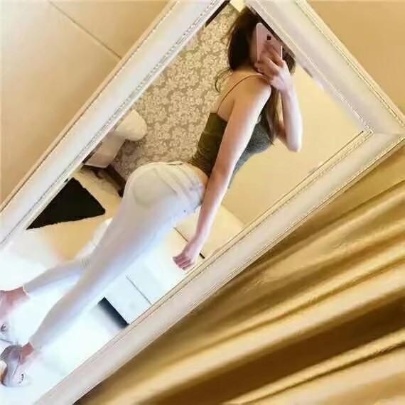 服务控翘臀妹子，口活很棒