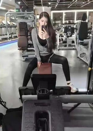 练舞蹈的极品身材妹妹