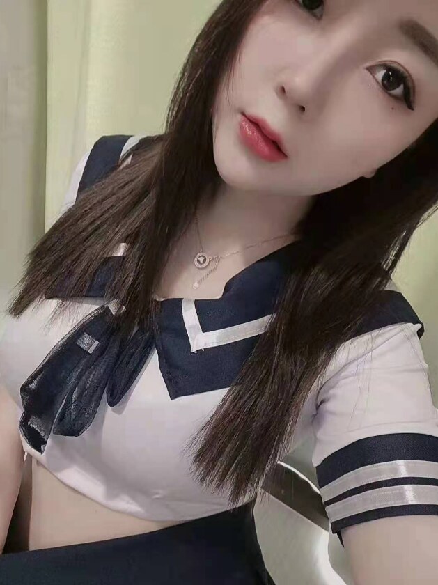 丰满性感的小敏，耐看型美女