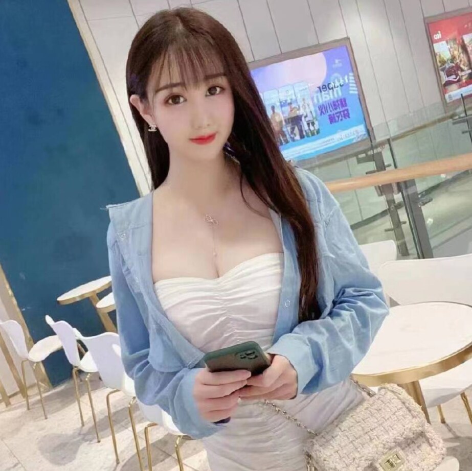 温柔听话的车模安妮，口活棒，很享受