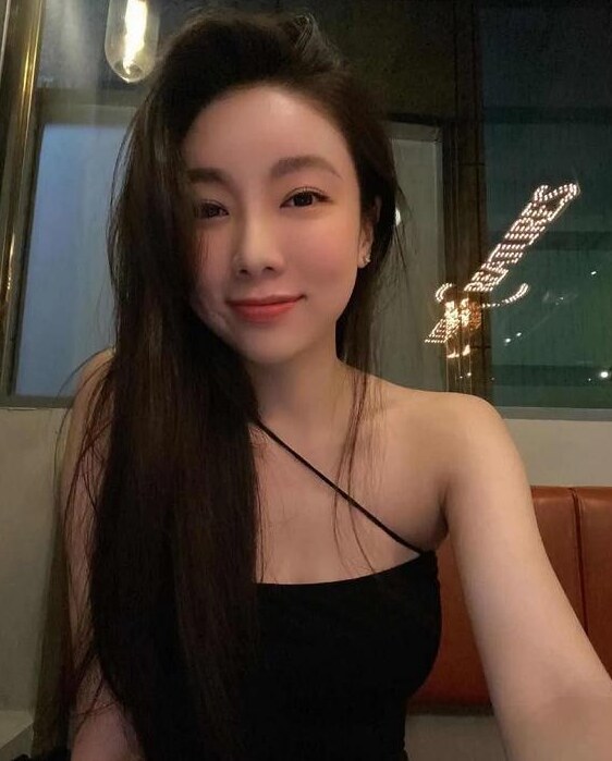 服务周到的性感兼职，气质小美女