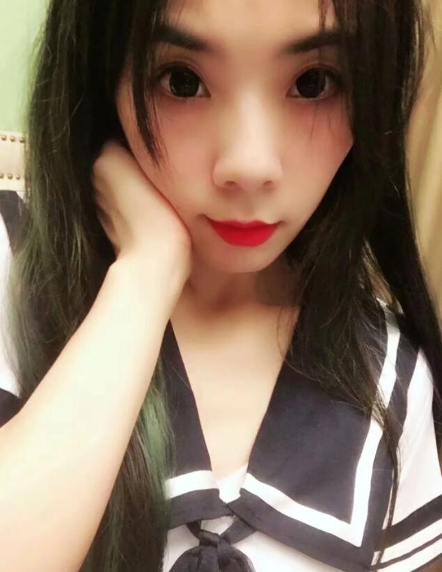 热情丰满的性感妹子，让人心猿意马
