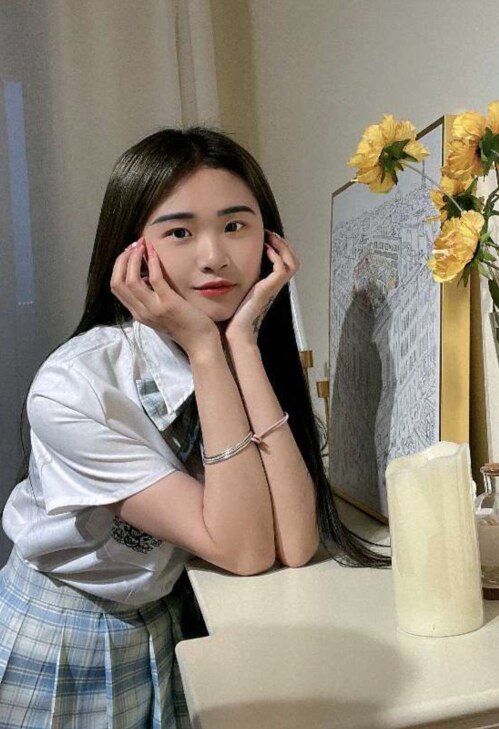 肤白貌美的高挑妹子，值得一试