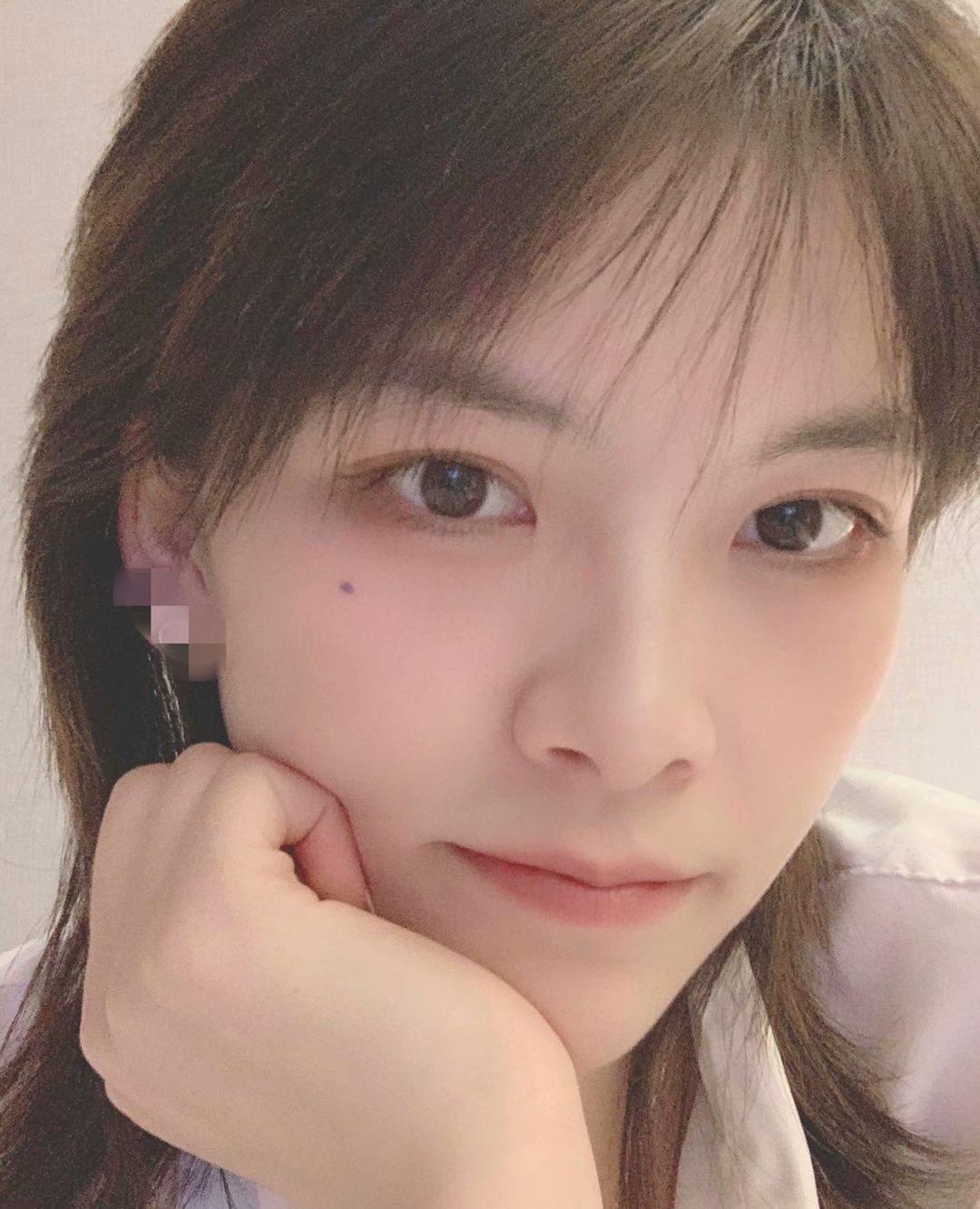 清秀的短发小美人，身材好，颜值也不赖