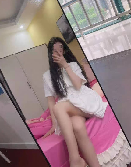 年轻纤细的江宁学生妹，腿细妖精