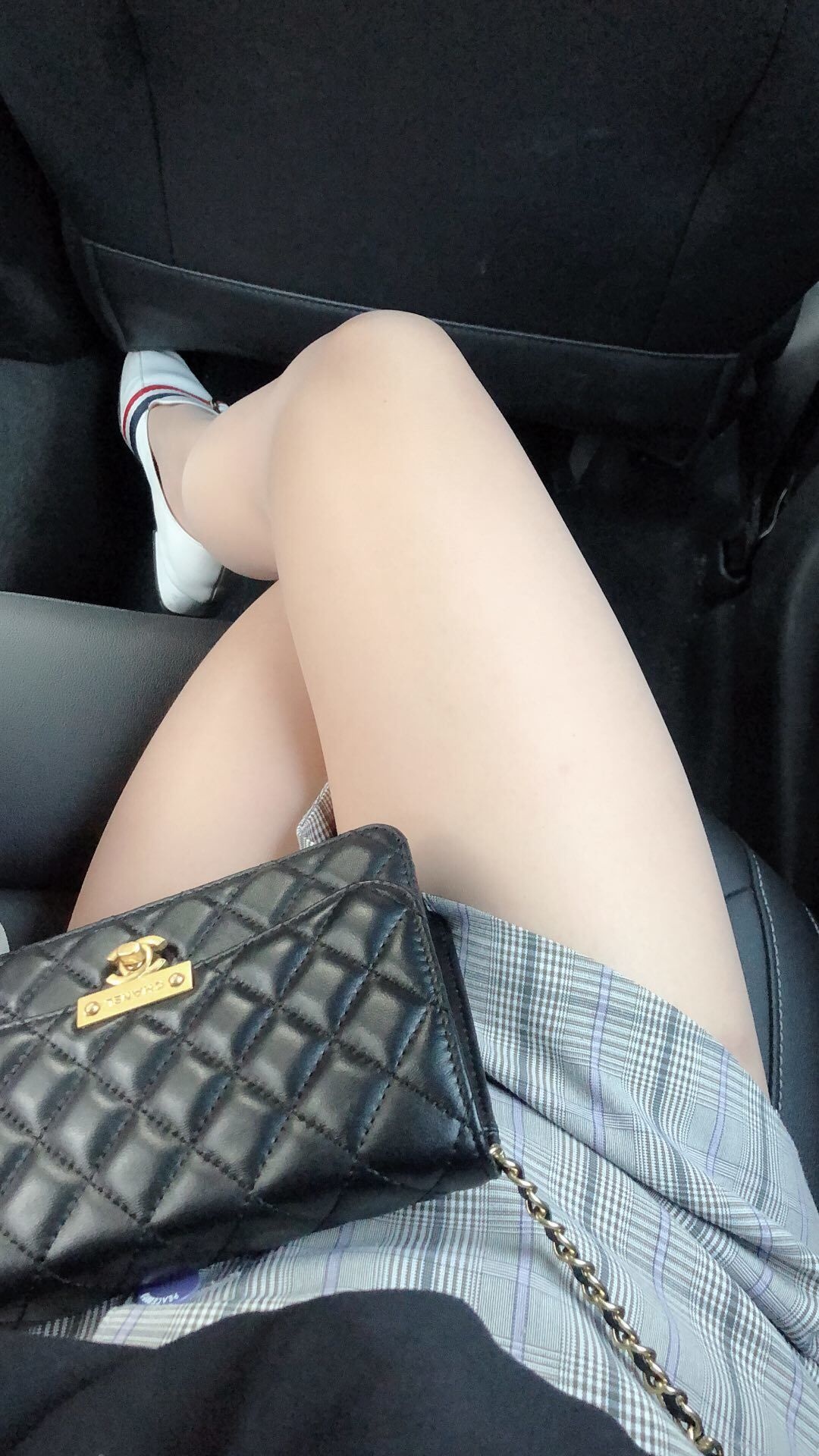 很厉害的美腿少妇，口爆爽的很