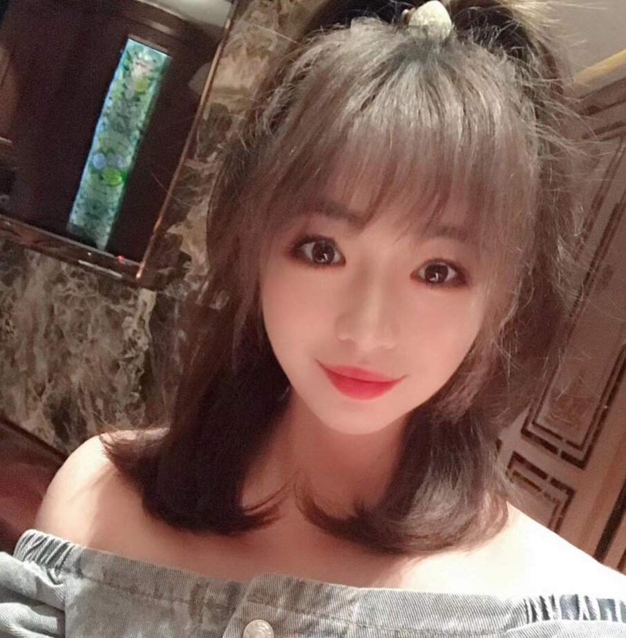 表面正经的小浪妹，姿势很爽