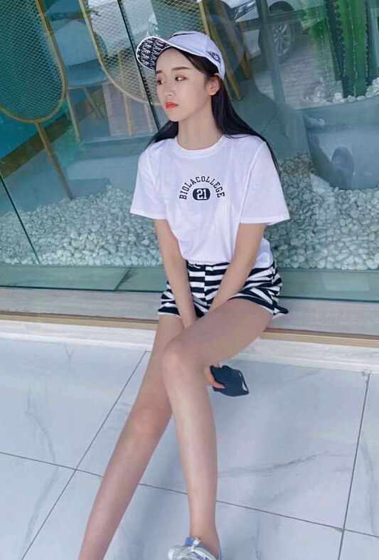 天然小美胸，好资源推荐给大家