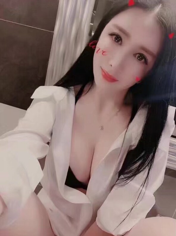 性感妖娆的放荡少妇，姿势配合度高