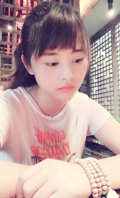三点粉嫩的兼职小可爱