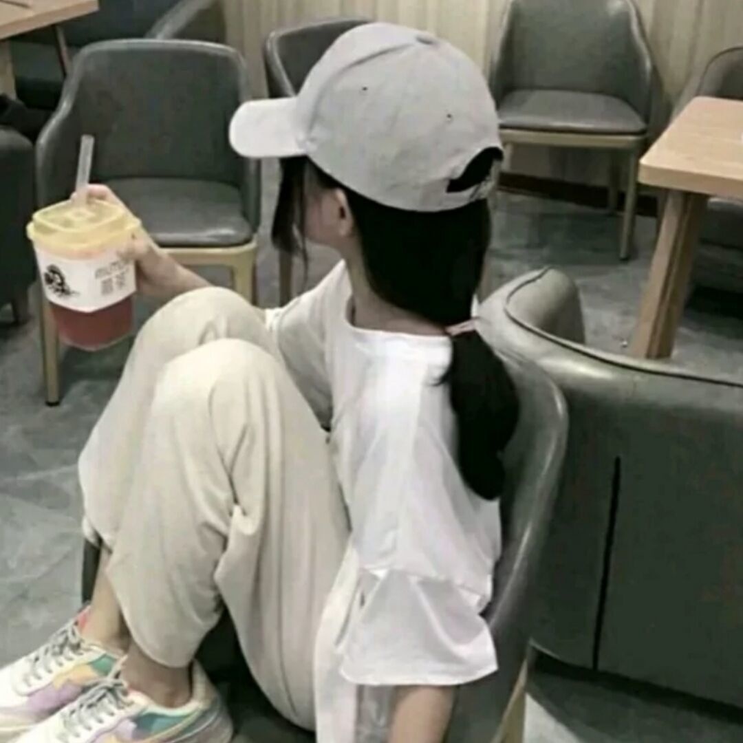 屁股大，胸挺的小妹子，爽歪歪