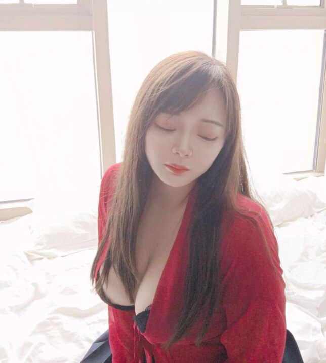 大胸性感妹子，太诱惑了