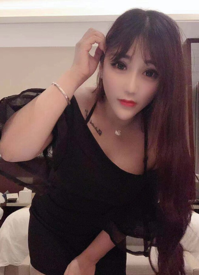 看着很纯，实际很骚的兼职小太妹