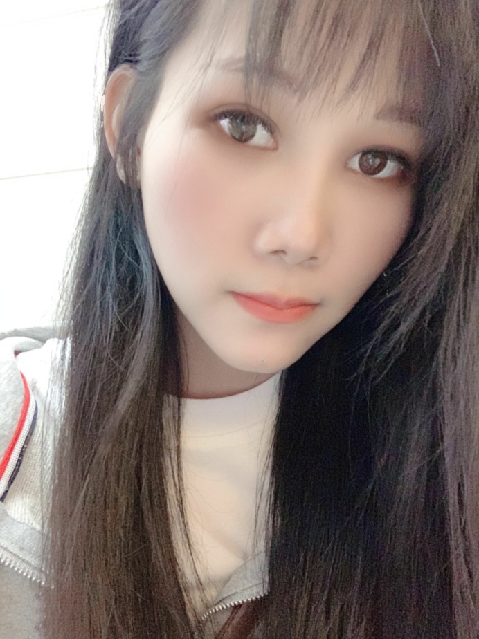 长相甜美，身材苗条的小姐姐