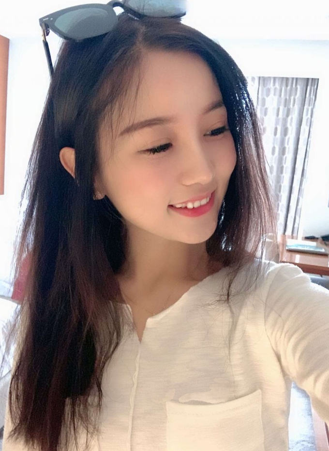还在读大学的妹子，很紧很嫩