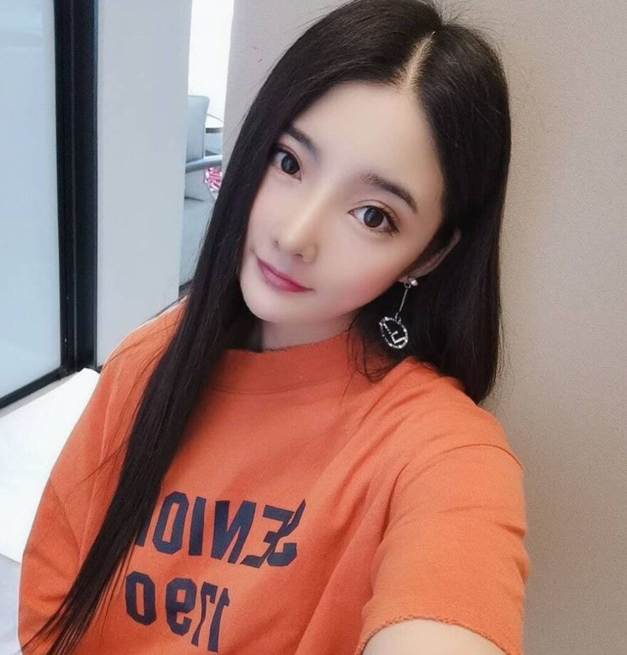 上了个胸大气质好的兼职美女 