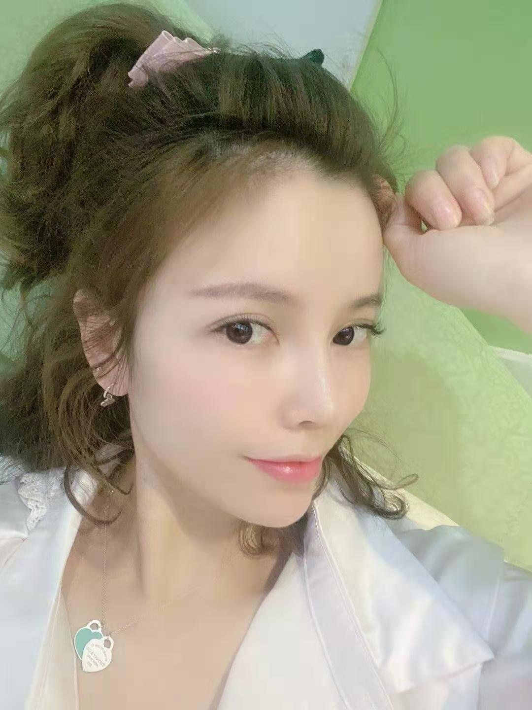美艳少妇，很有韵味，身材挺好