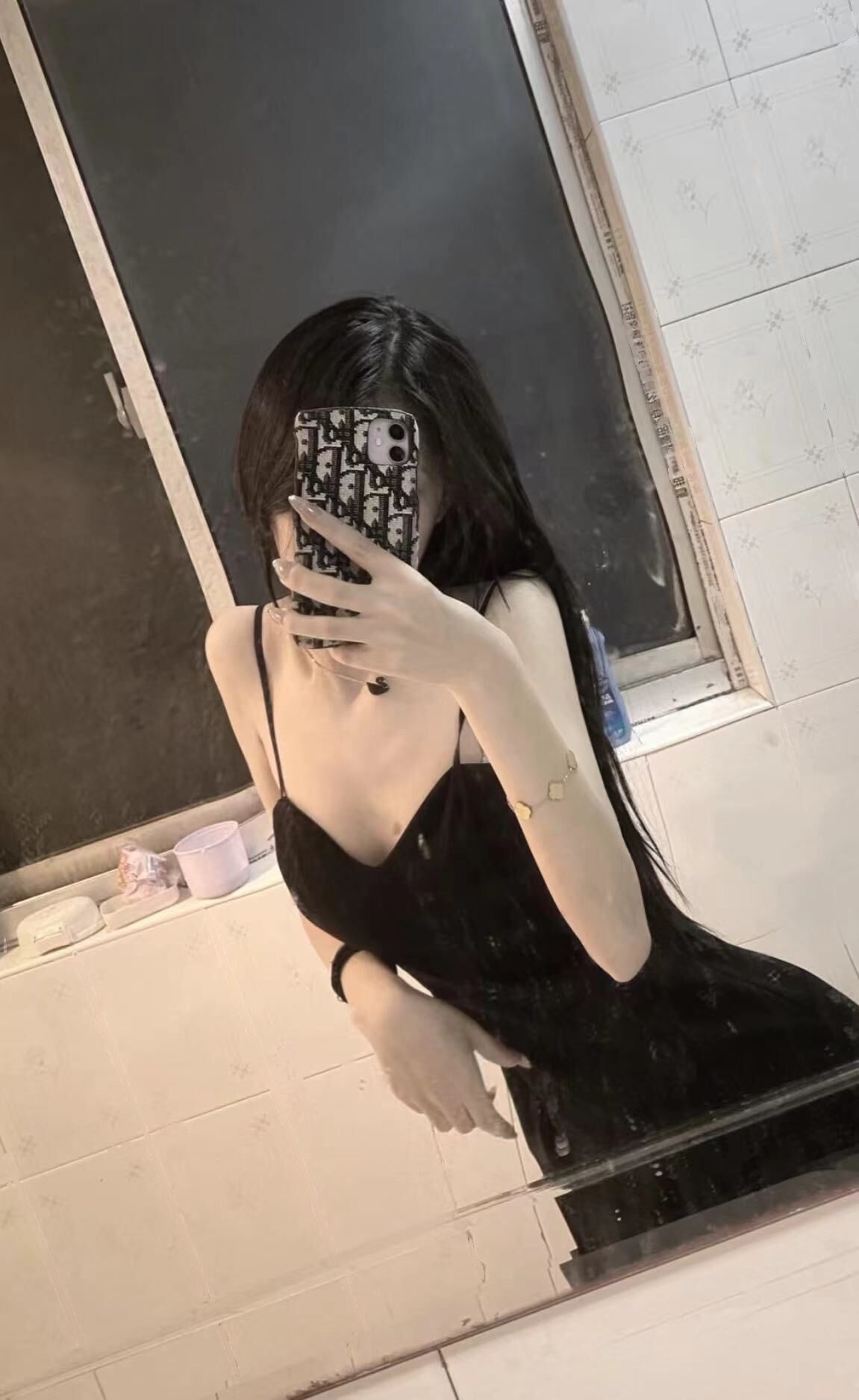 清纯靓丽极品小美女，下面非常紧