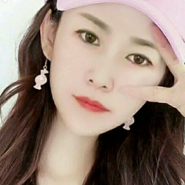 性价比熟女，皮肤白、身材好