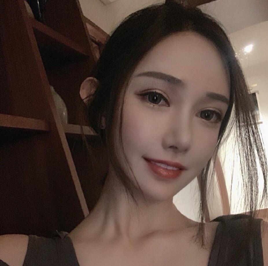 胸大且坚挺,叫床声大,一次很棒的体验