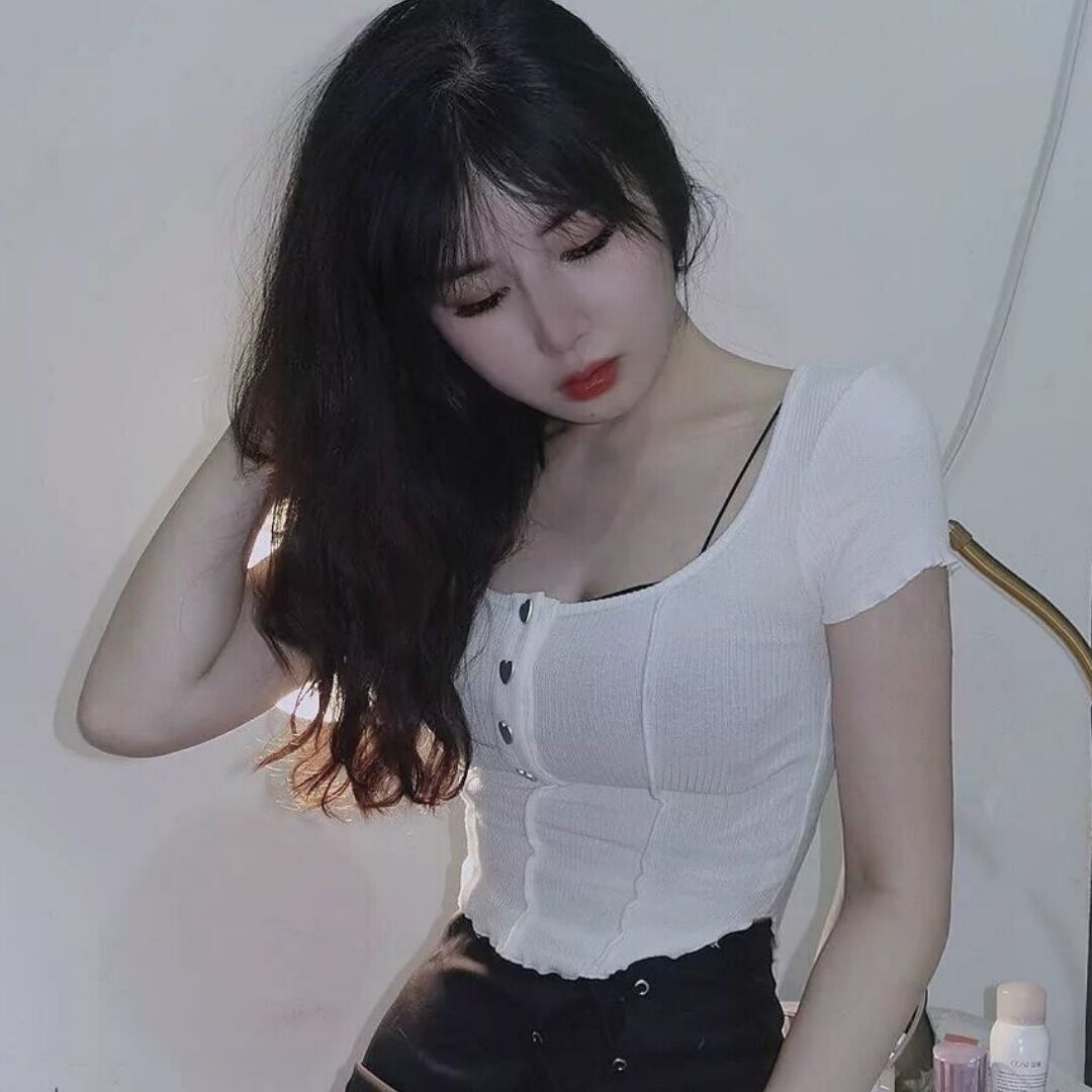 姐姐服务非常细腻，奶子圆润紧致
