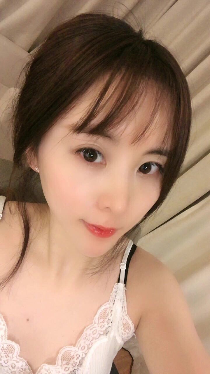刚下海身材火辣，活好的小妹