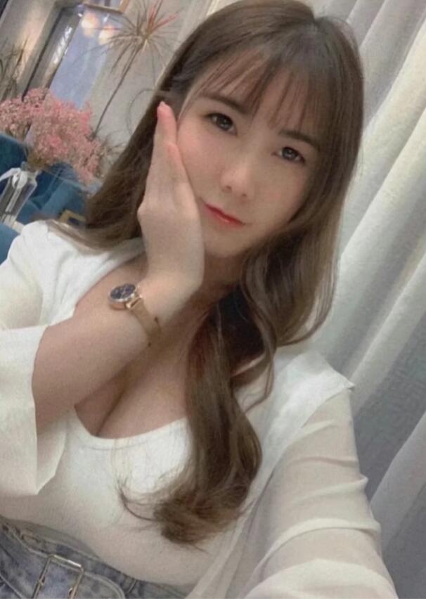 兼职小姐姐，微胖是极品，胸大人美