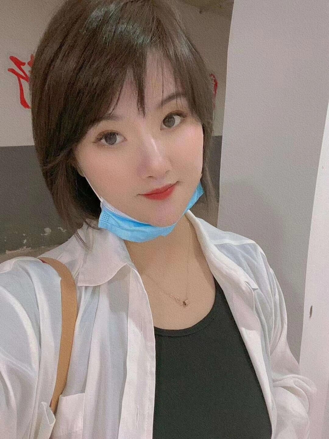 胸大性感，美腿值得玩