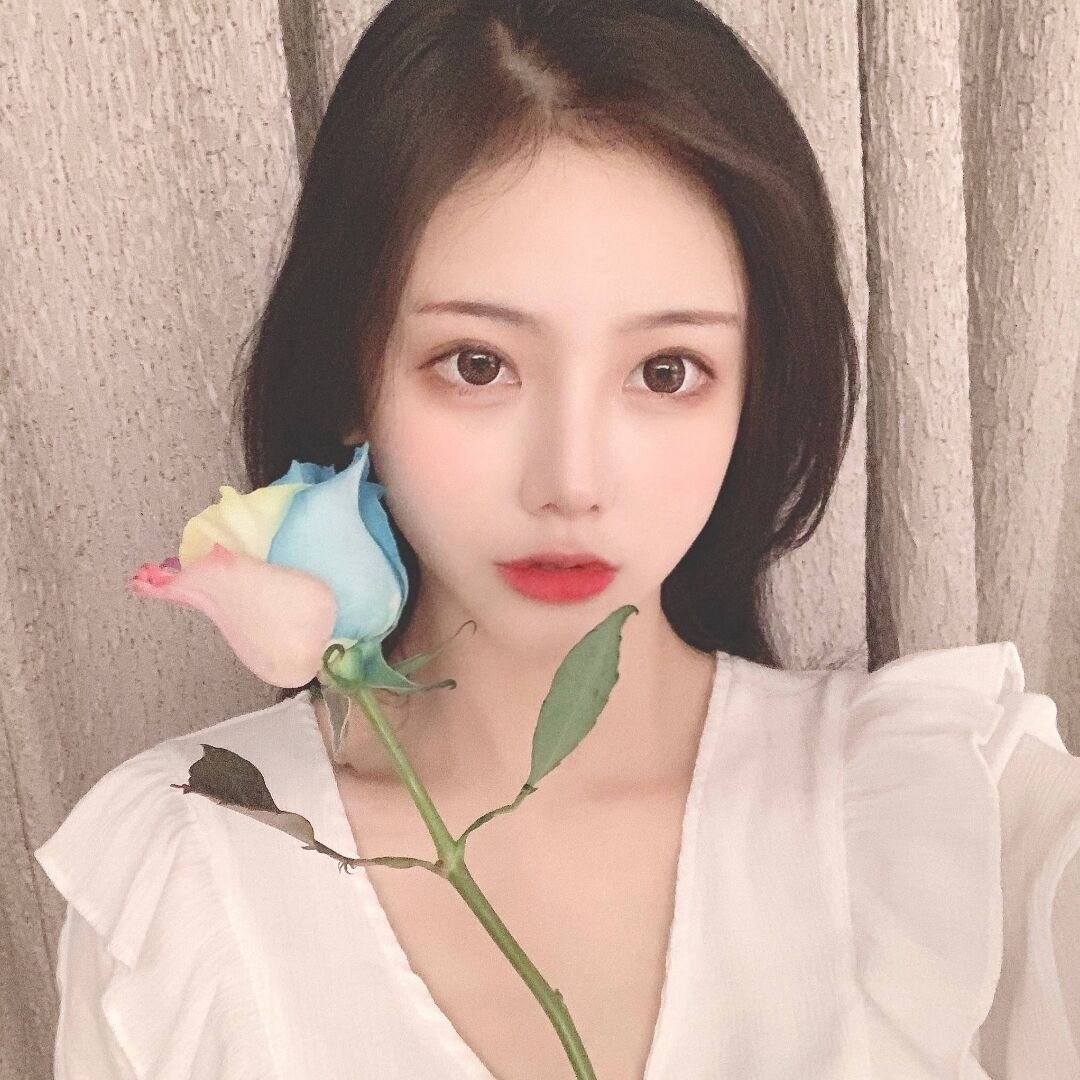 性感胸大的火辣妹子，后入爽呆了