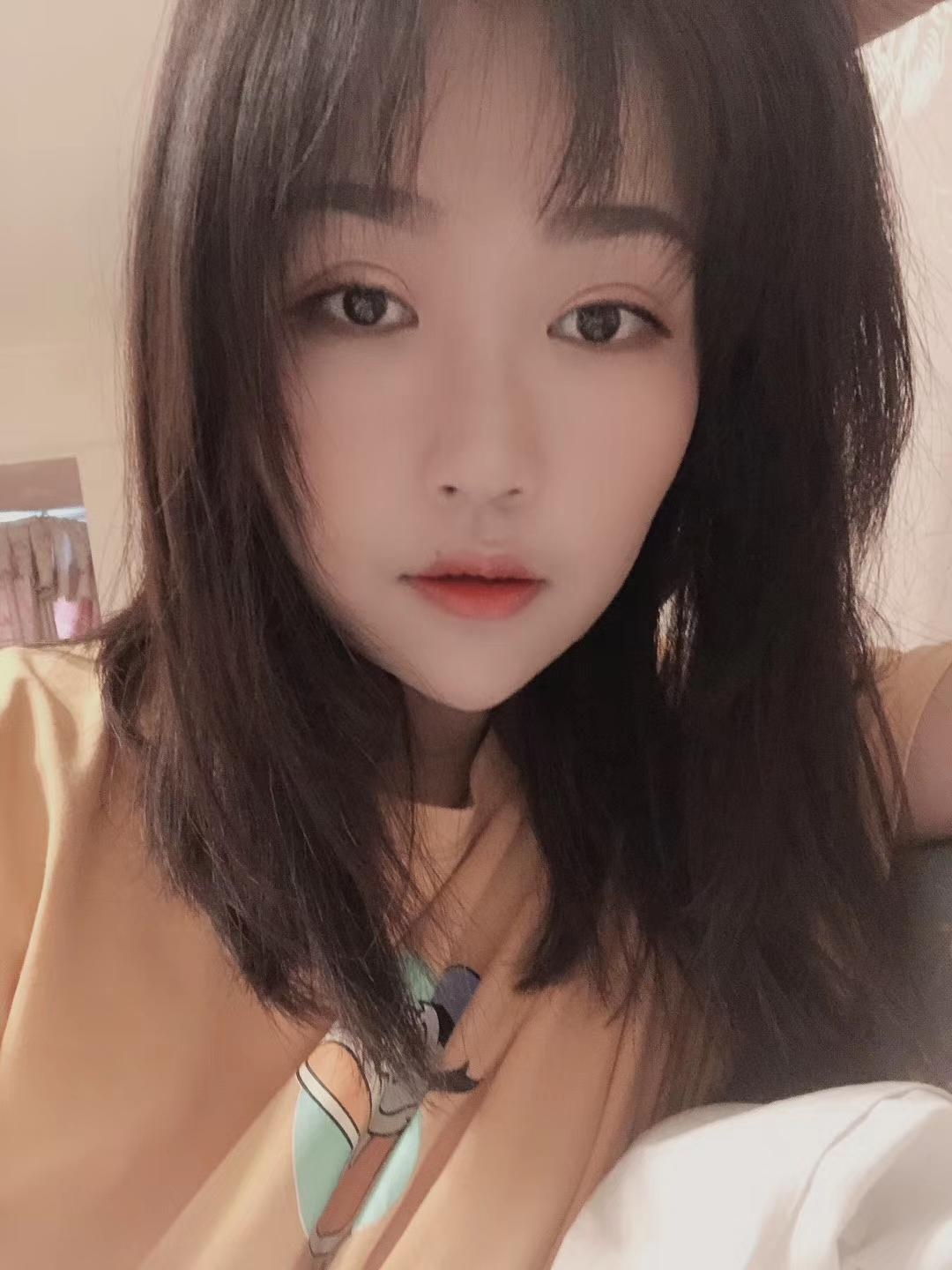 妹子胸大舒服，服务好，夹起来更爽