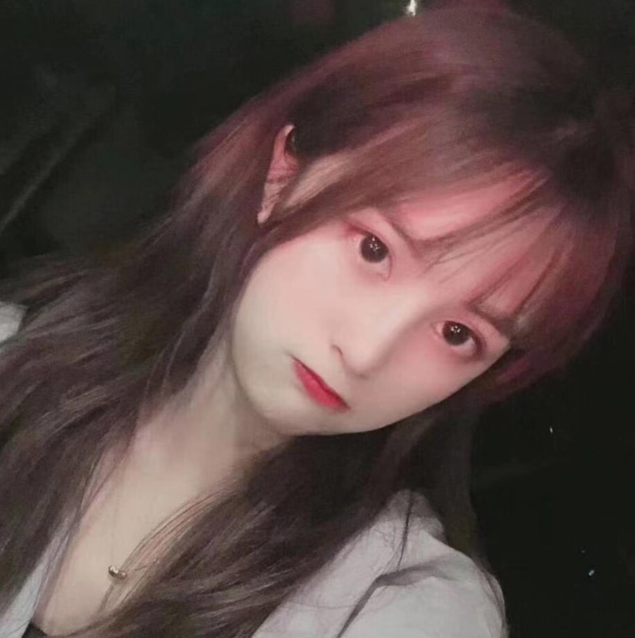 颜值不错的妹子，吹拉弹唱都会