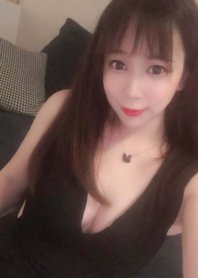 清纯性感的大胸妹子，骚的很