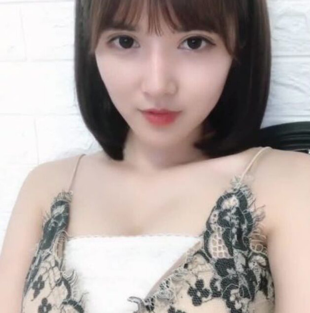 喜欢练瑜伽的极品美少妇