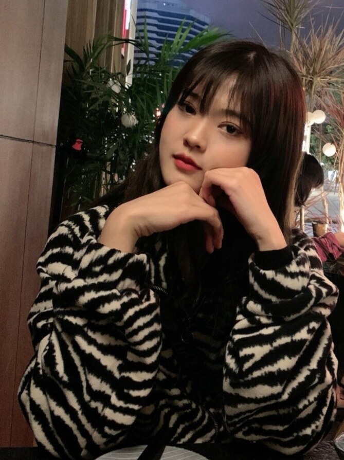 身材火辣的性感小美女
