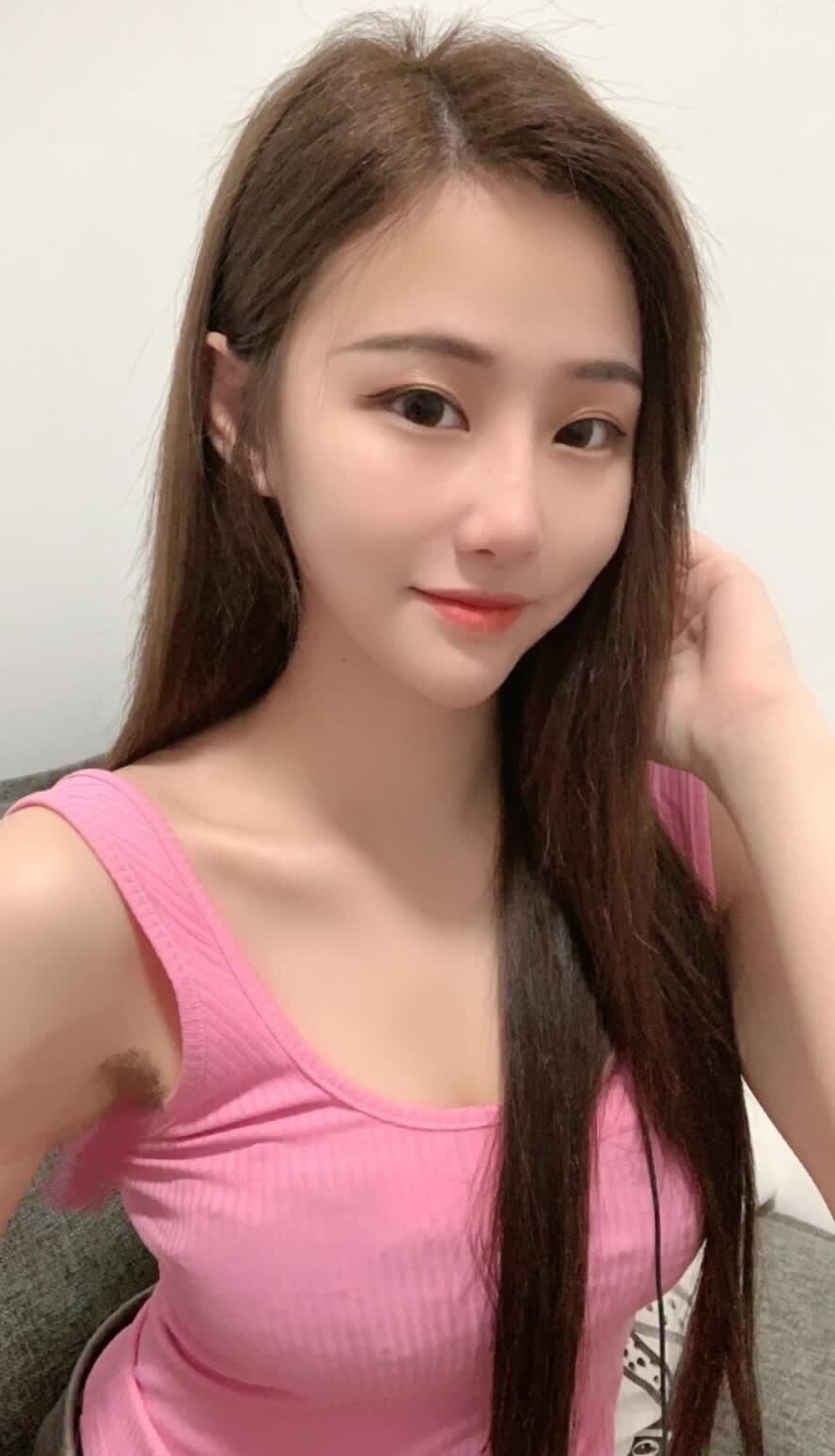 性感小妖精，胸大臀圆下面紧