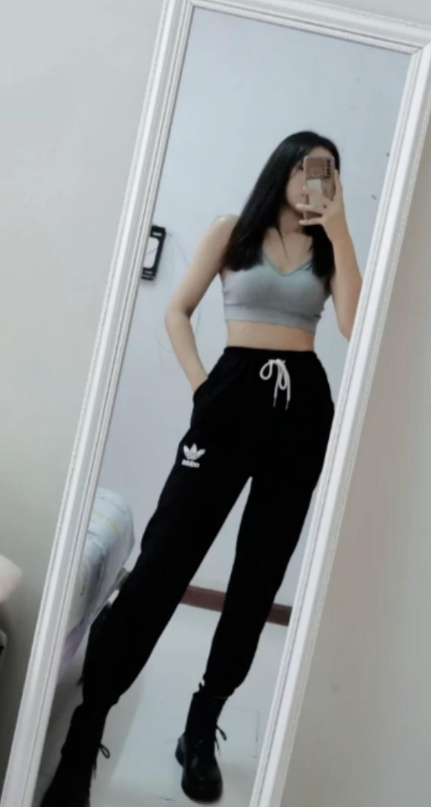 让人很有征服欲的粉嫩妹子