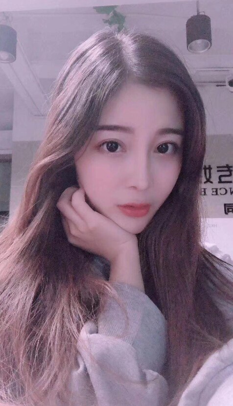小姐姐身材很好，屁股很翘，后入爽
