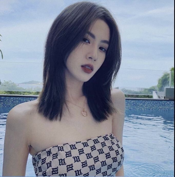 清纯小性感的C胸妹子，服务好
