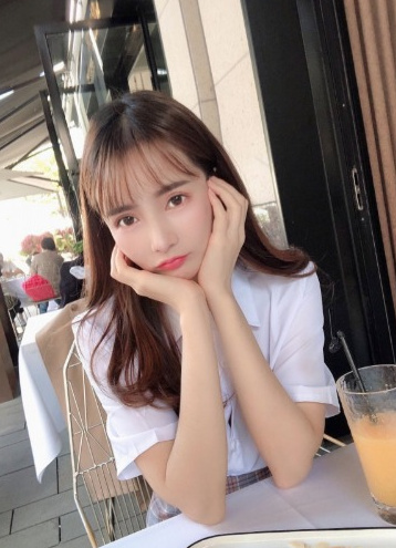 粉嫩无毛下紧，刚毕业的高气质女学生