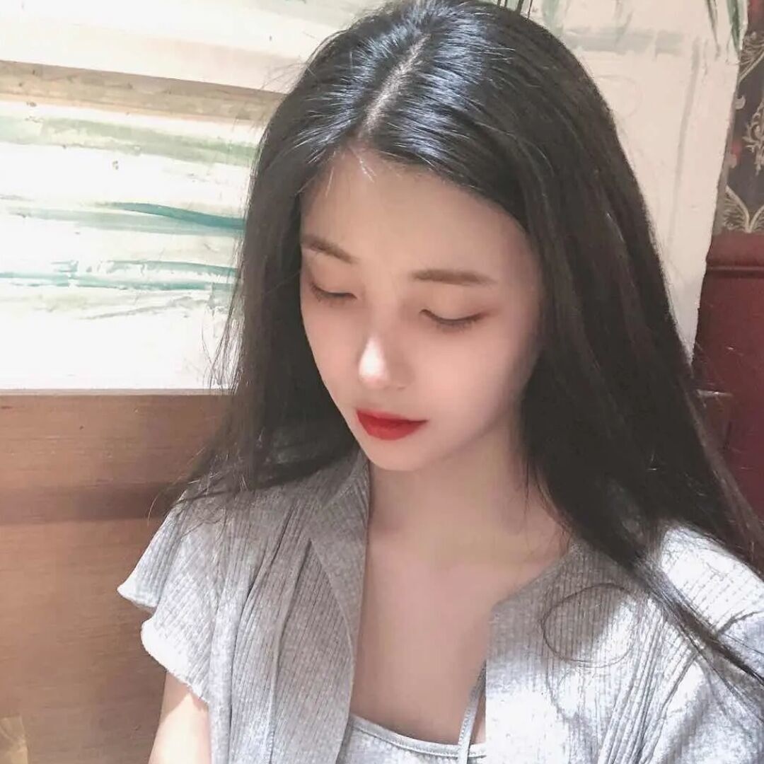 颜值很高的嫩妹，口活相当不错